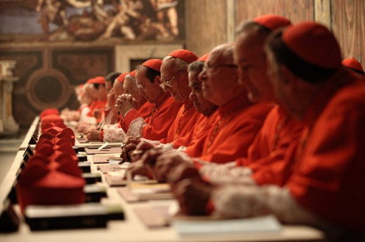 Черный дым над Сикстинской капеллой – выборы Папы Римского продолжаются