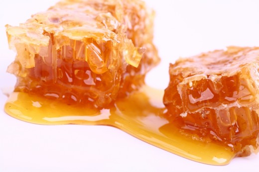 Ученые рассказали, почему мед может храниться вечно