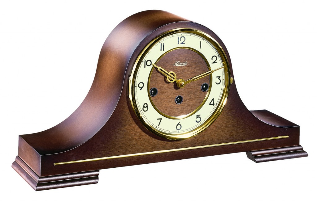 Старинные часы в современном интерьере