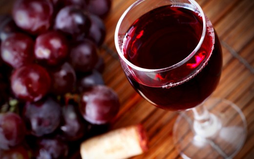 Красное вино и ягоды заменяют виагру