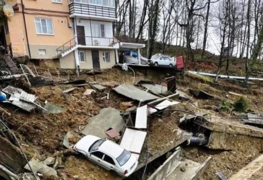 В Сочи жильцы дома, пострадавшего из-за оползня