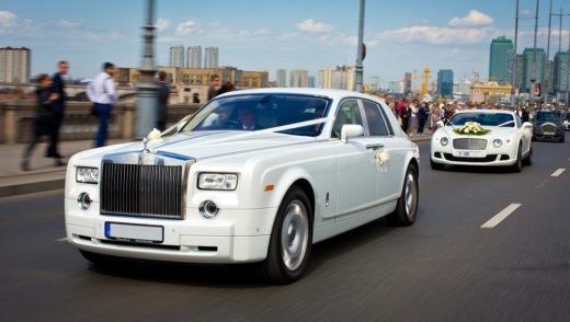 Как подобрать оптимальный транспорт для свадебного шествия: от традиционных моделей до элитных марок