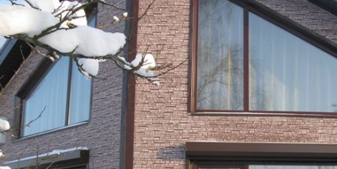 Окна для коттеджа: пластик или дерево? Сравнение.