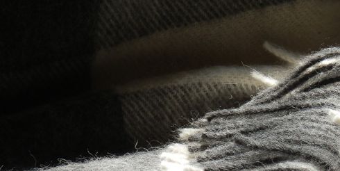 Плед из шерсти альпака – тёплый друг в зимнюю пору
