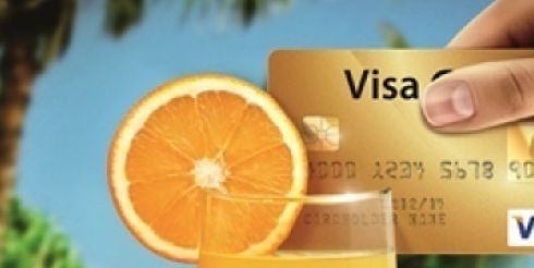 Наши за границей: пластиковая карта или наличные?