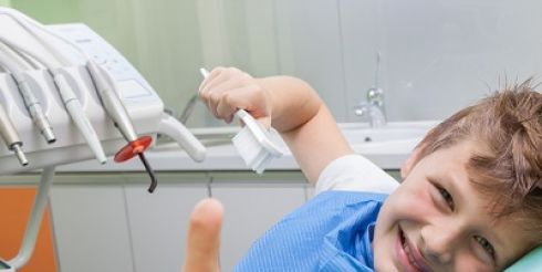 Что делать, если ребенок сломал зуб: советы стоматологов