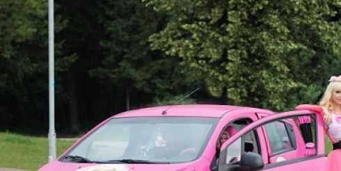 Благотворительная акция от живой куклы Барби