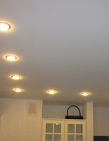 Правила выбора осветительных приборов для натяжных потолков