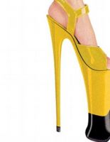 Британские дизайнеры создали туфли на 23-сантиметровом каблуке