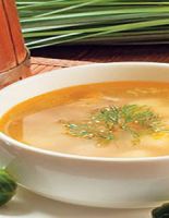Густой куриный суп: сытный и легкий.