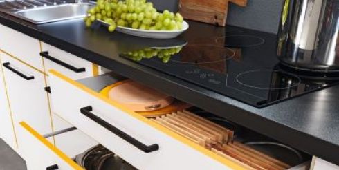 Люминесцентный эффект и стиль загородного дома: компания REHAU представила новые модели мебельных кромок