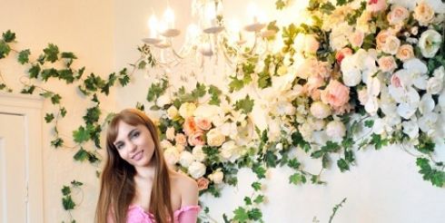 Новую версию песни «Сумерки» Анны Герман представила певица Eva Kate