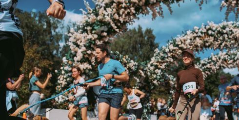 Добро в движении: Ahmad Tea поддержал забег «Беги за другом»