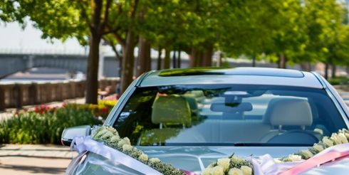 Как подобрать оптимальный транспорт для свадебного шествия: от традиционных моделей до элитных марок