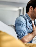 Сердце «шалит», а анализы в норме: какой скрытый сбой может стоять за этим состоянием