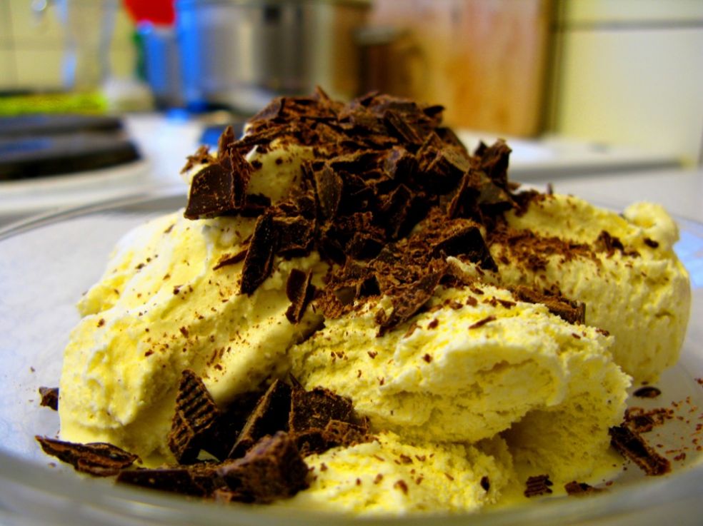 Ванильное мороженое с кусочками шоколада