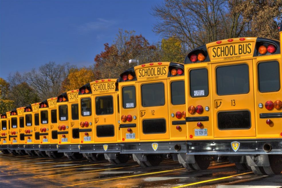 Школьные автобусы в Милберне, штат Иллинойс