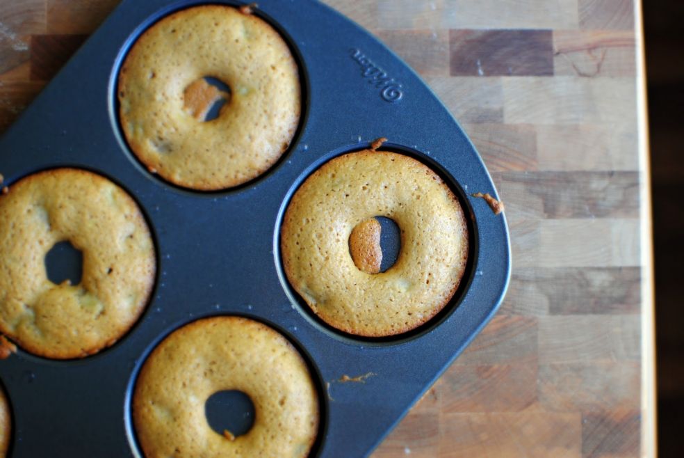 Банановые пончики с орешками фото-рецепт
