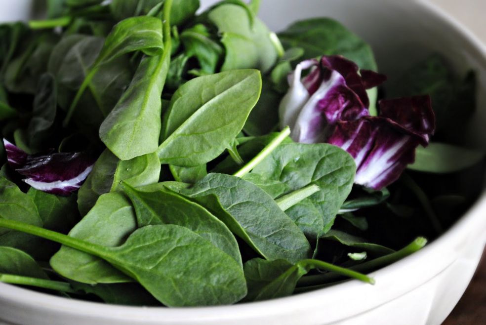 Клубничный салат со шпинатом фото-рецепт
