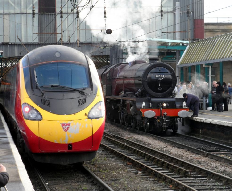 Старый и новый поезда в Великобритании