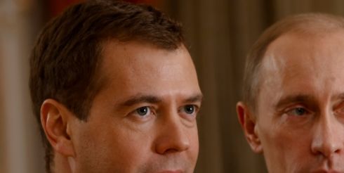 Почему Д.Медведев тянет В.Путина и Россию на дно